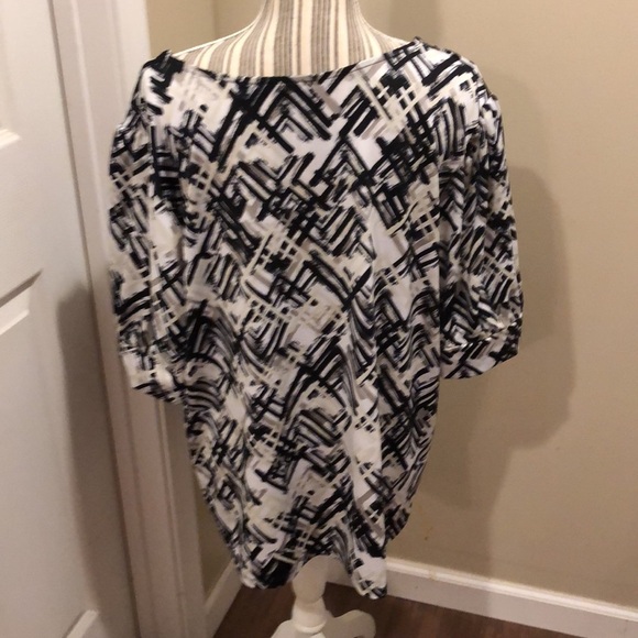 Notations Woman Black and White Top Size 3X - Picture 5 of 6